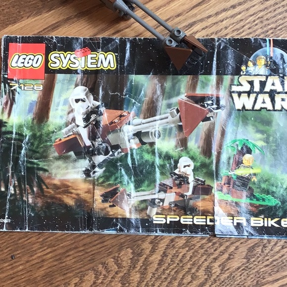 Lego Speeder Bikes 7128 - Picture 2 of 6